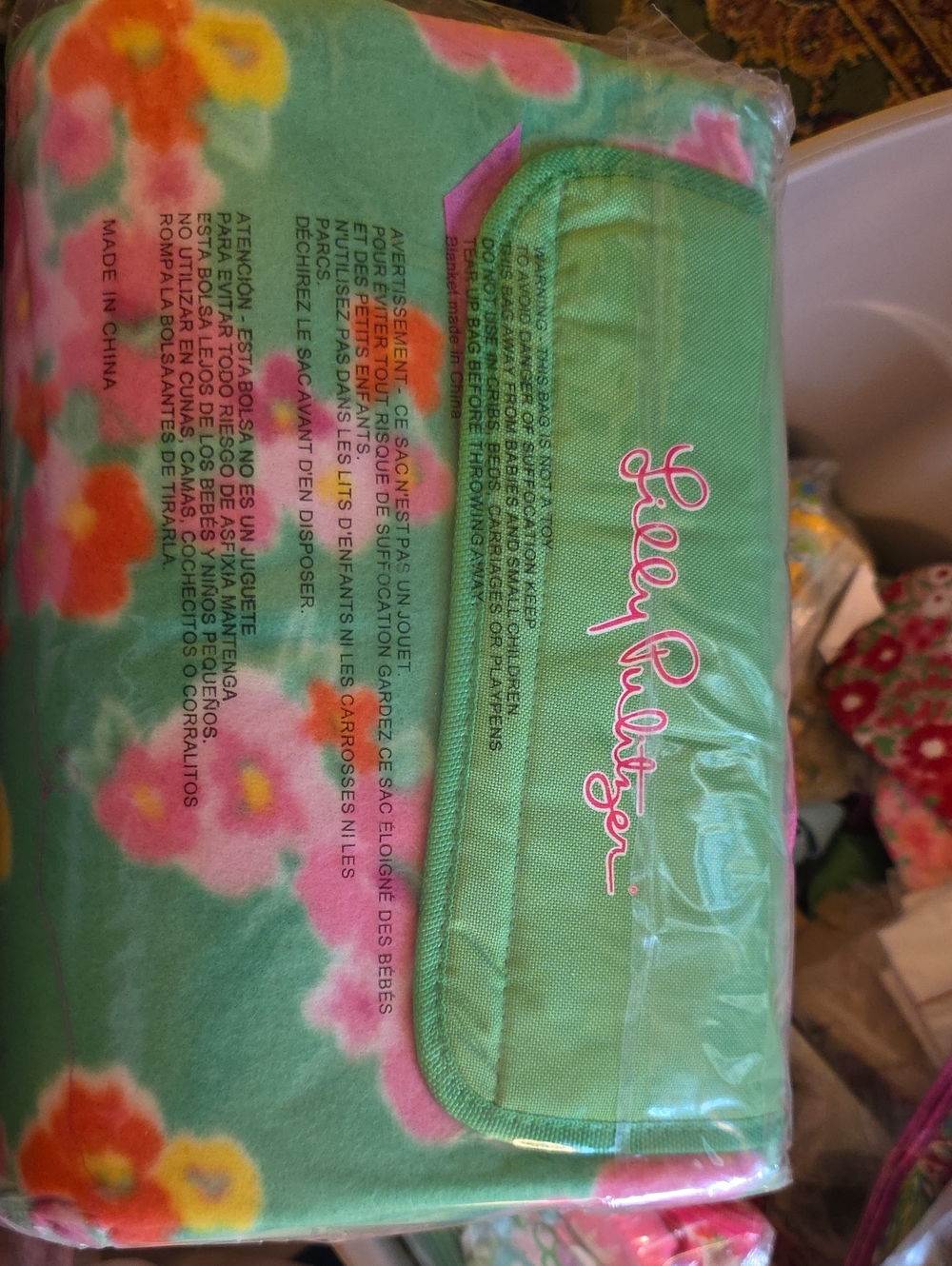 Lilly Pulitzer NWT Aqua Floral Stadium Blanket with Pink & Green Accents